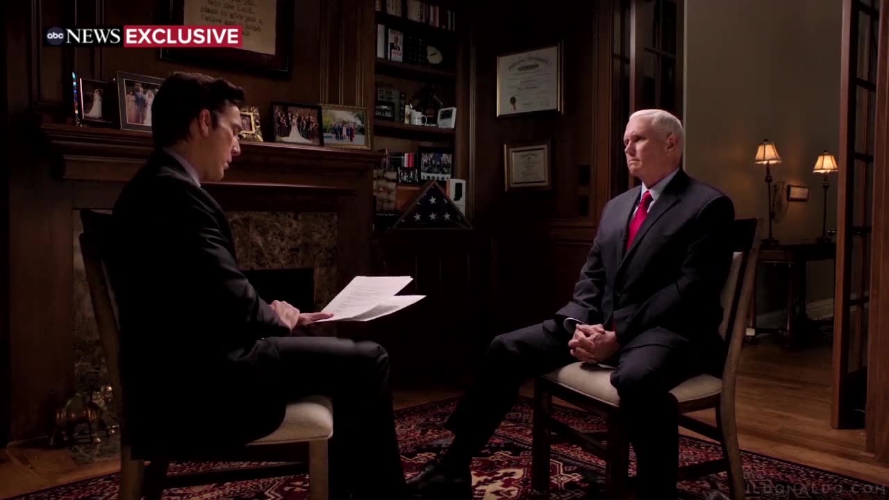 THE FLY WAS RIGHT ABOUT MIKE PENCE!!!😂😂😂 BIGGEST PIECE OF SHIT EVER!!!💩