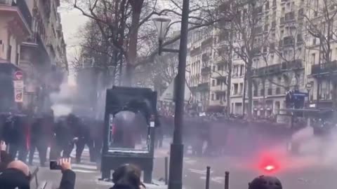 FRANCE - Difficult now to differentiate between genuine protestors and activists