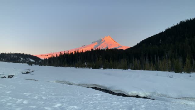 Pink Mount Hood – White River – Oregon – 4K