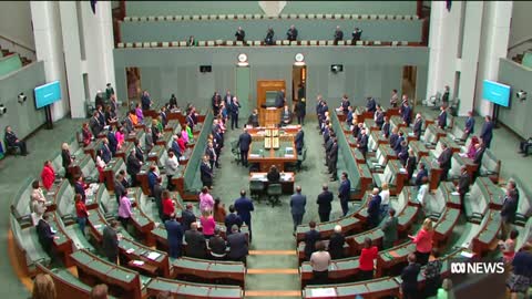 Labor gets its workplace changes through parliament in the nick of time