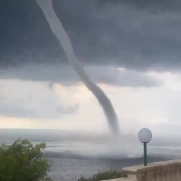 The bodies of tech billionaire Mike Lynch and his daughter Hannah were found (Check Description)