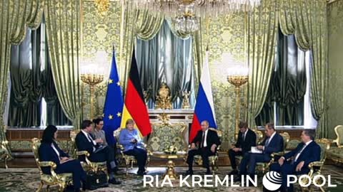Angela Merkel gets call during meeting with Putin at Kremlin