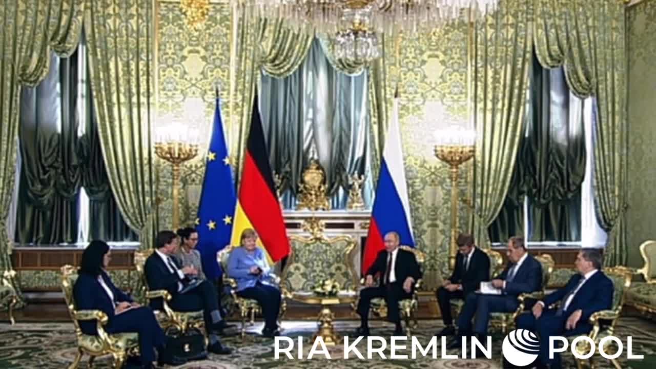 Angela Merkel gets call during meeting with Putin at Kremlin