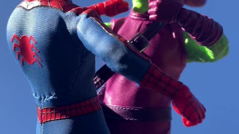 Mezco Spider-Man vs Green Goblin