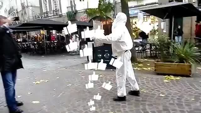 Les Masques Blancs Nantes Action Pancartes le 3 dec 2022
