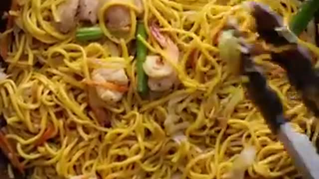 Yummy Hakka Lo Mein Noodles Recipe