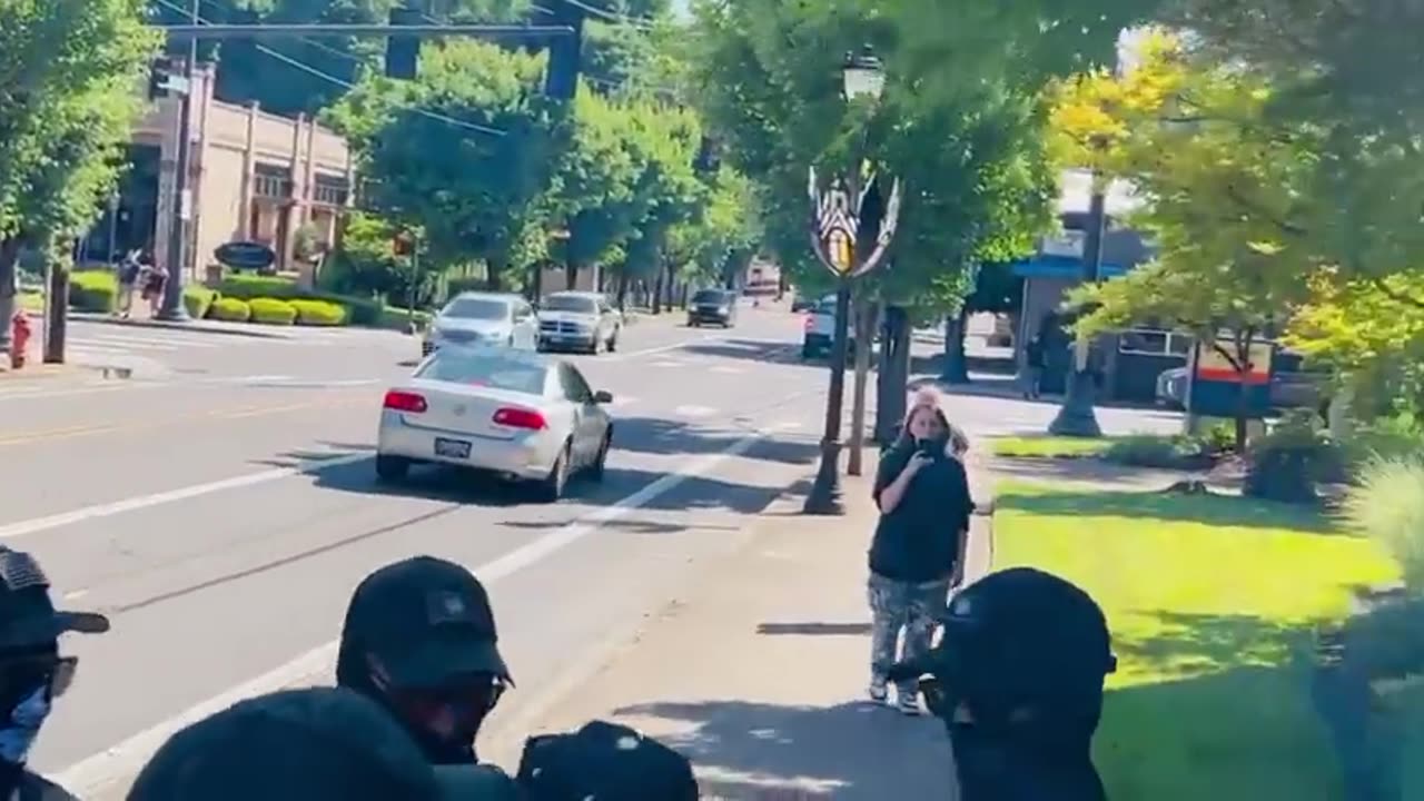 Proud Boys and Nazi clash Oregon City!!! Fk commies & Fk nazis