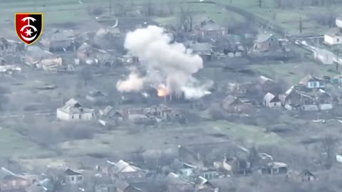 Destruction of a Russian 122mm D-30 howitzer using a 155mm M777 towed howitzer