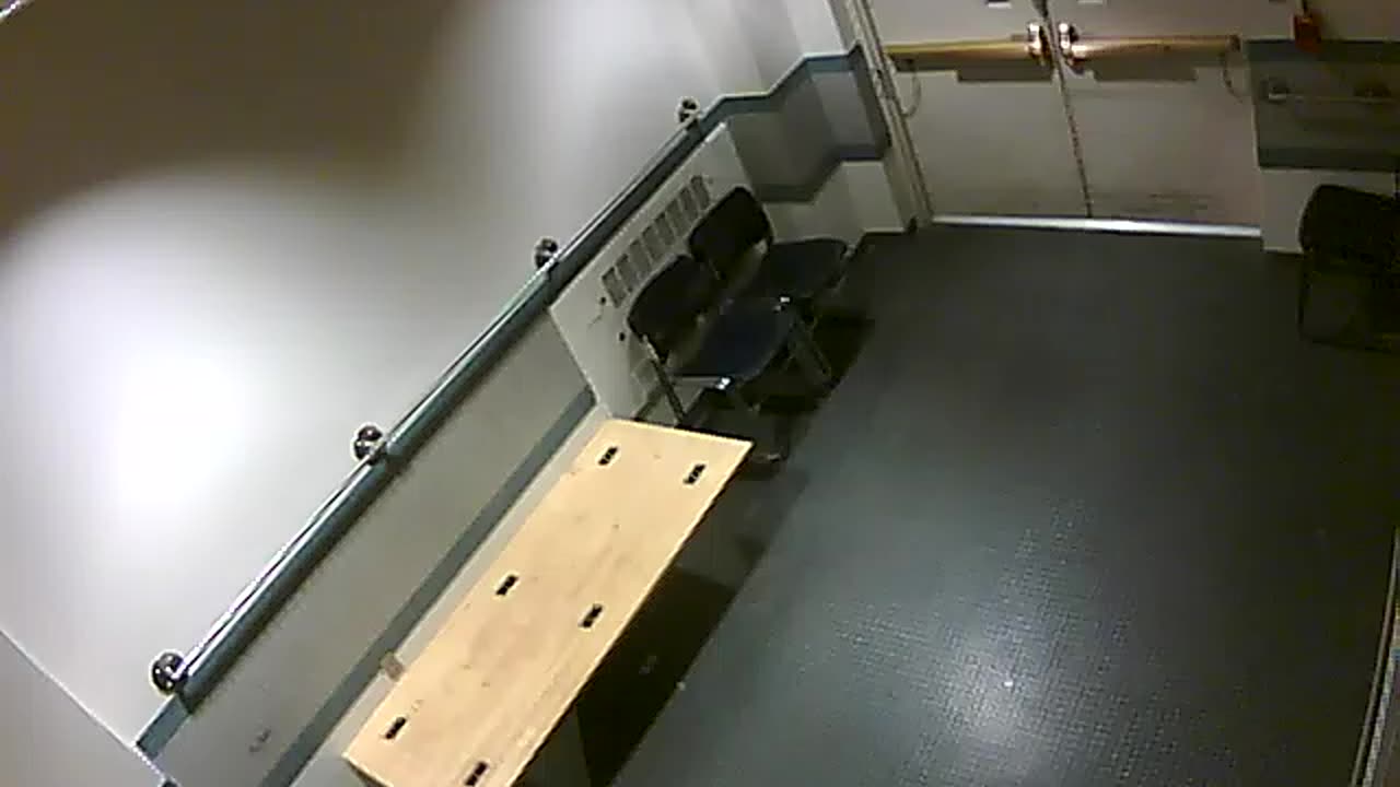1657HQOB02PrisonerProcessingLobby_2021-01-05_18h20min01s353ms.mp4