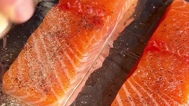 This salmon is sooo good and takes less than 15 minutes to make save this for later 😋