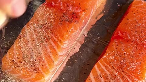 This salmon is sooo good and takes less than 15 minutes to make save this for later 😋