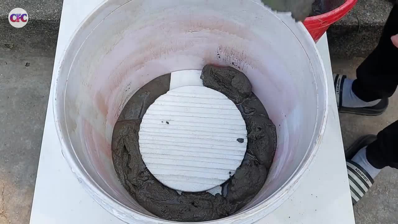 How to cast a smokeless stove with cement and paint bucket