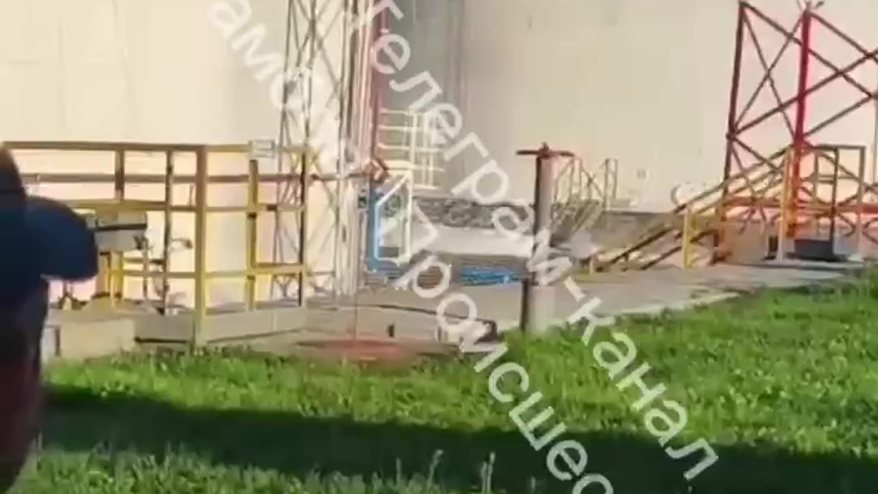 💥🦅 Drones attacked an oil depot in the Tambov region at night. Fire broke P1