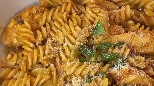 Healthy & Low Calorie Cheesy Chicken Pasta