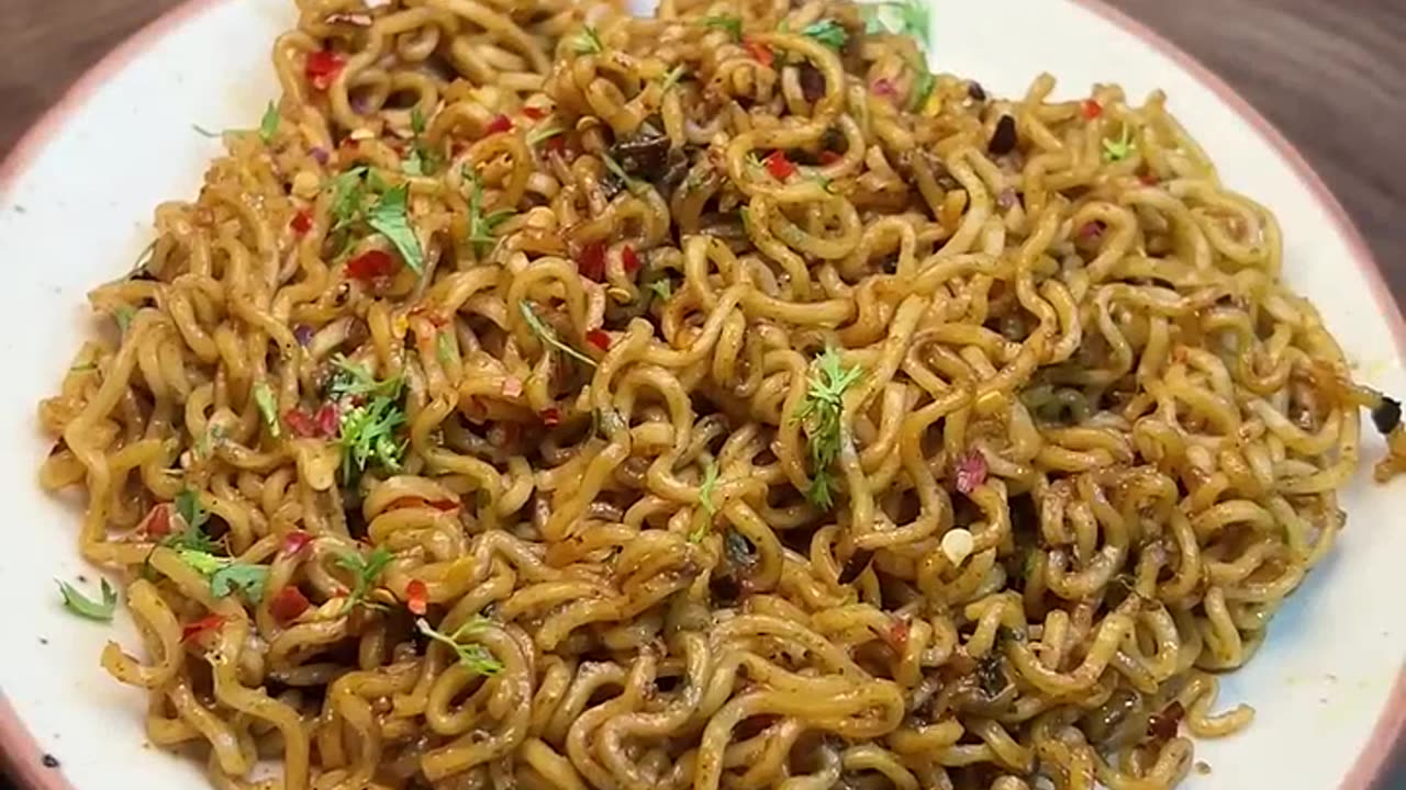 VIRAL MAGGI recipe 🤯 Good or Bad🤔 #maggi #viralrecipe #viralmaggi #maggie #maggilover #maggirecipe