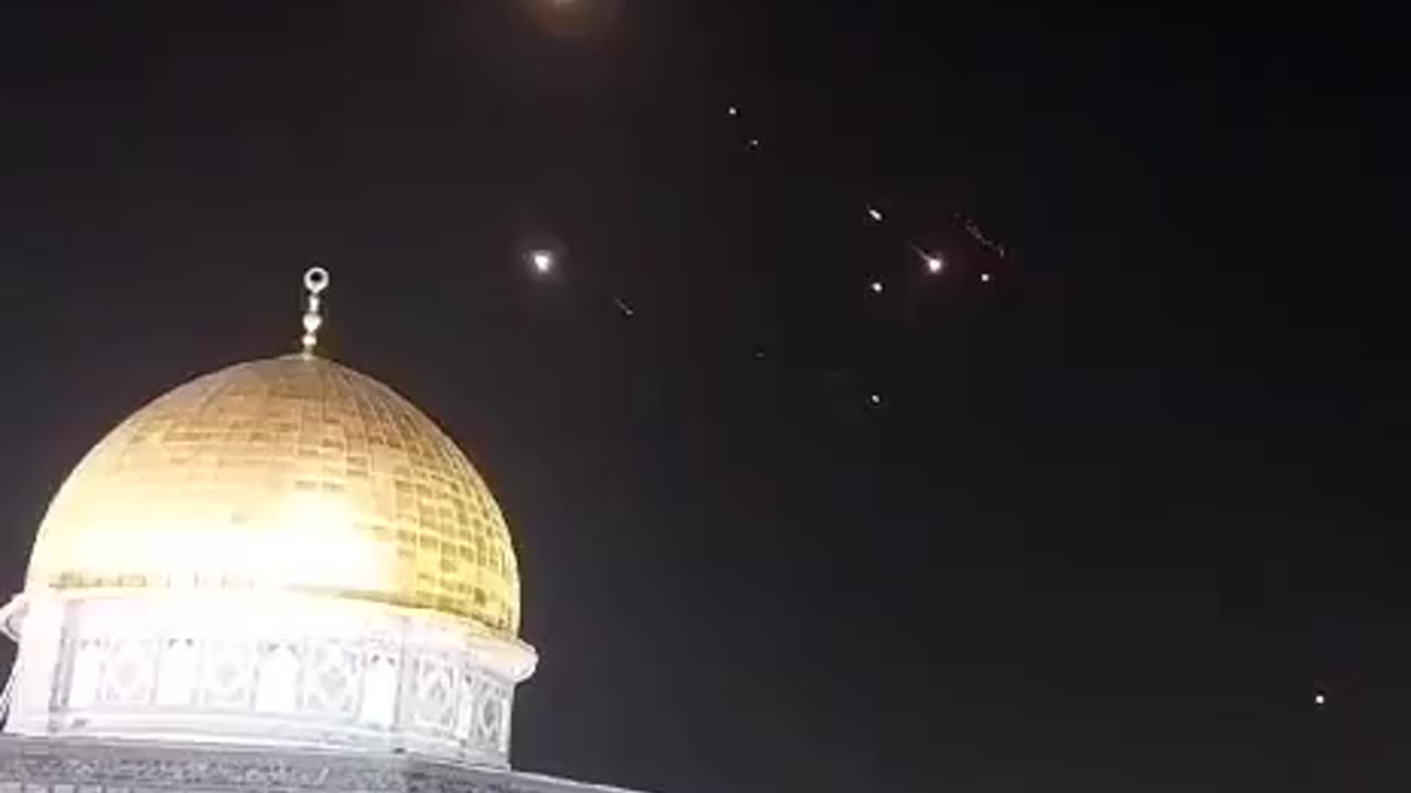 Surreal footage of the Iranian attack over Jerusalem's Temple Mount/Haram al-