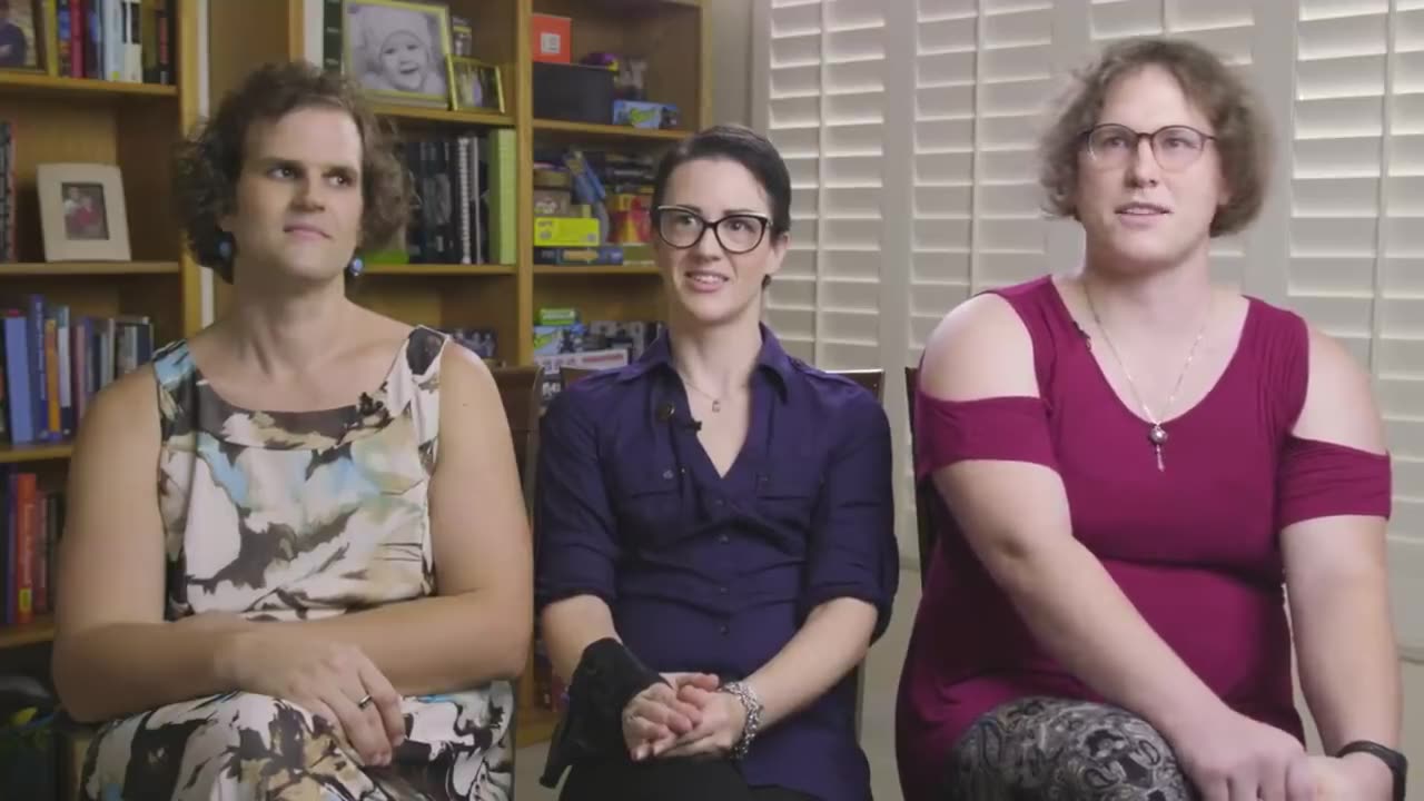 These non-binary poIyamorous parents are raising 2 young children.