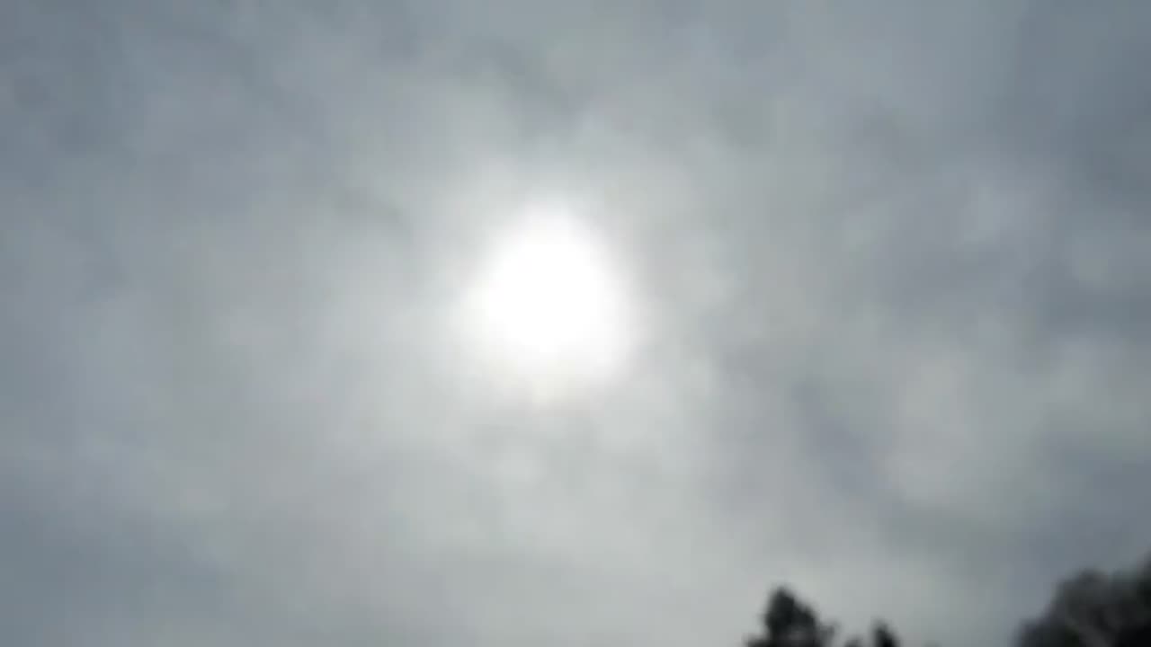 Himmel in Berlin am 12.4.2023 um 14:30 Uhr