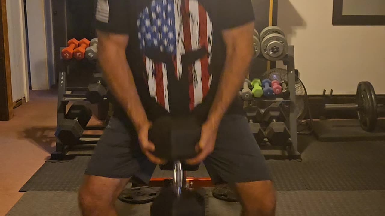 Db sumo squats