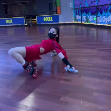 A beautiful glide, unbelievable core strength and balance.