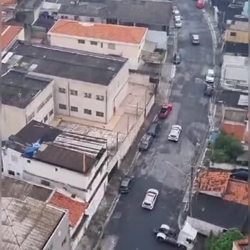 Adolescentes invadem prédio e roubam carro de luxo em Santo André