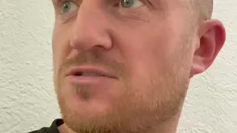 Tommy Robinson held at Cancun airport