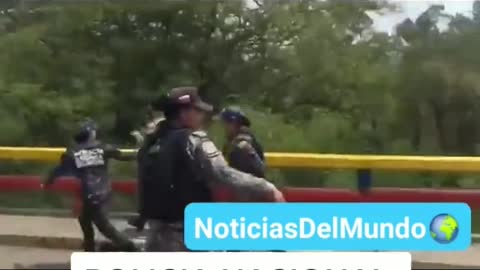 Policia Venezuelana fugindo pela Fronteira