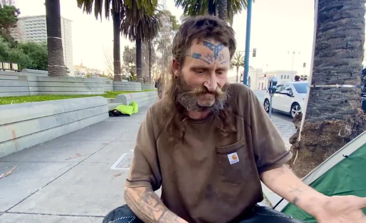 San Francisco Hobo Admits Dealing Fentanyl to Teens in Shocking Video