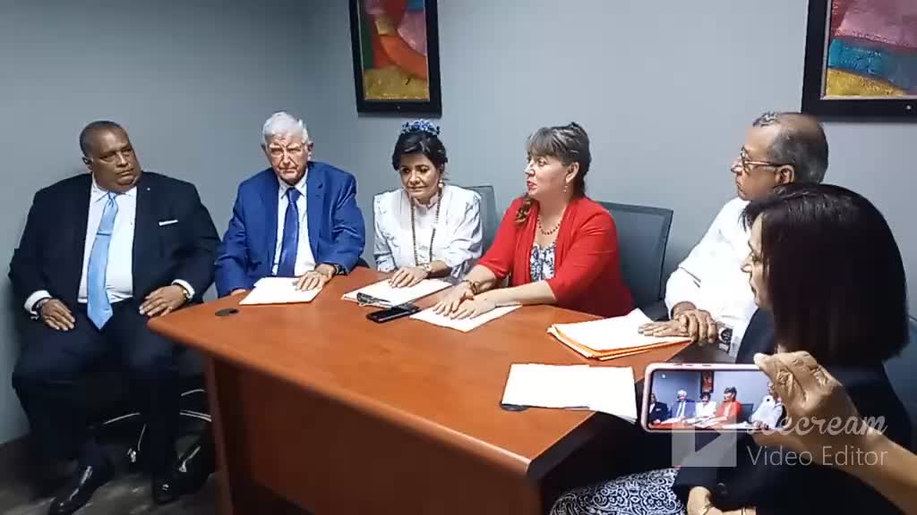 Conferencia de Prensa de Médicos y Abogados panameños contra la vacuna experimental