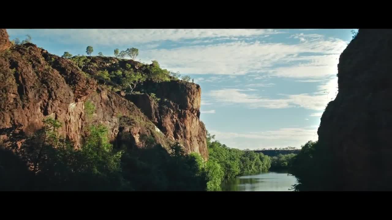 sm Australia Dundee Super Bowl Ad 2018 w/ Chris Hemswo