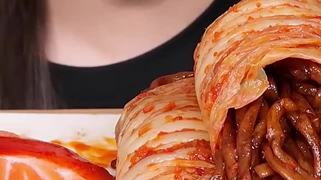 Salmon Sashimi & Black Bean Noodles, Kimchi Wrap #zoeyasmr #zoeymukbang #bigbites #mukbang #asmr #fo