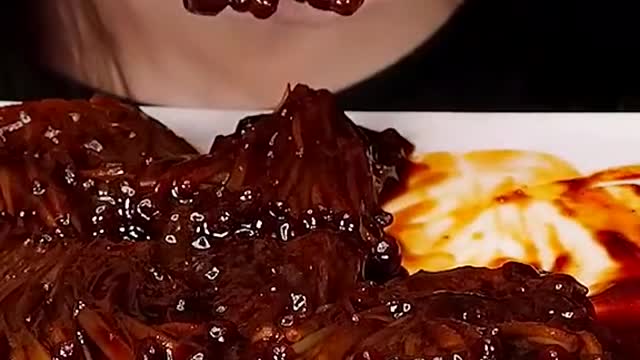 Black Bean Enoki Mushrooms #zoeyasmr #zoeymukbang #bigbites #mukbang #asmr #food #먹방 #틱톡푸드 #blackbea