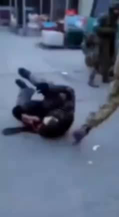 Russian prisoners shot in the leg