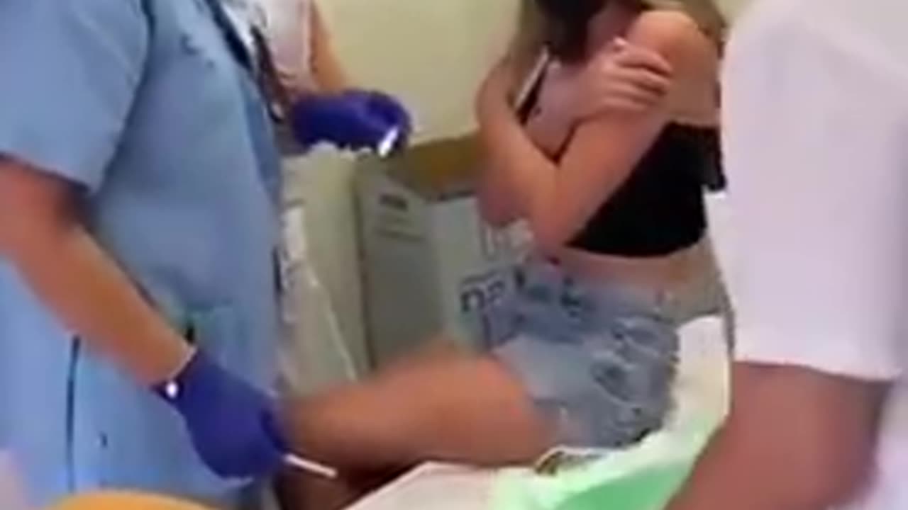 YOUNG GIRL DON'T WANT TO BE VACCINATED