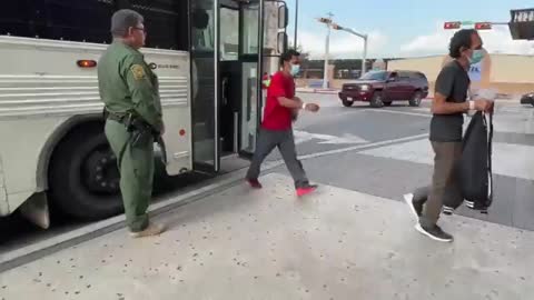 TX Border Patrol mass releasing hundreds of migrants onto the streets