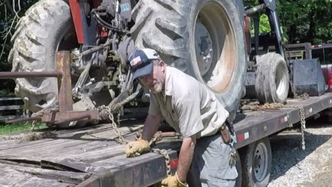 Loading a Massey Ferguson 383