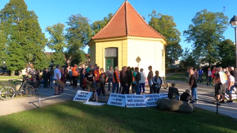 Demmin - Anne eröffnet die Versammlung 01-09-2022