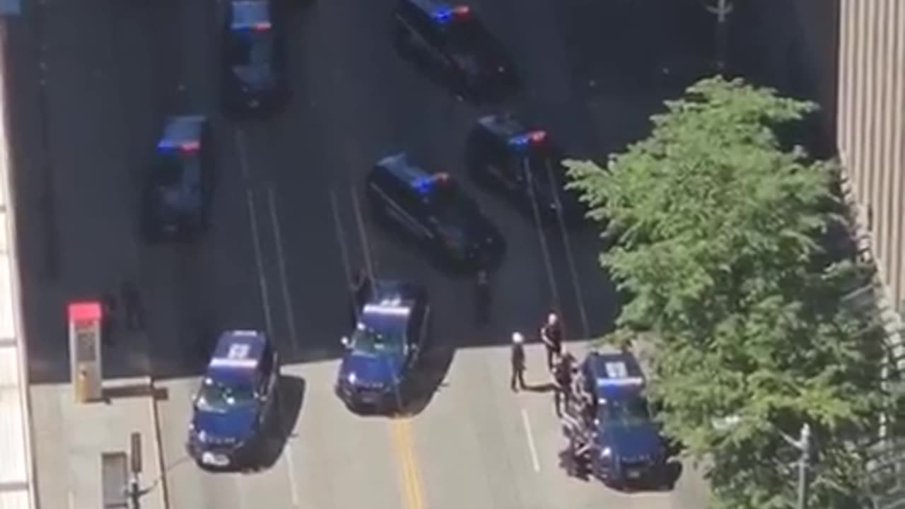 Police have reportedly closed down the roads near FBI building in downtown Seattle