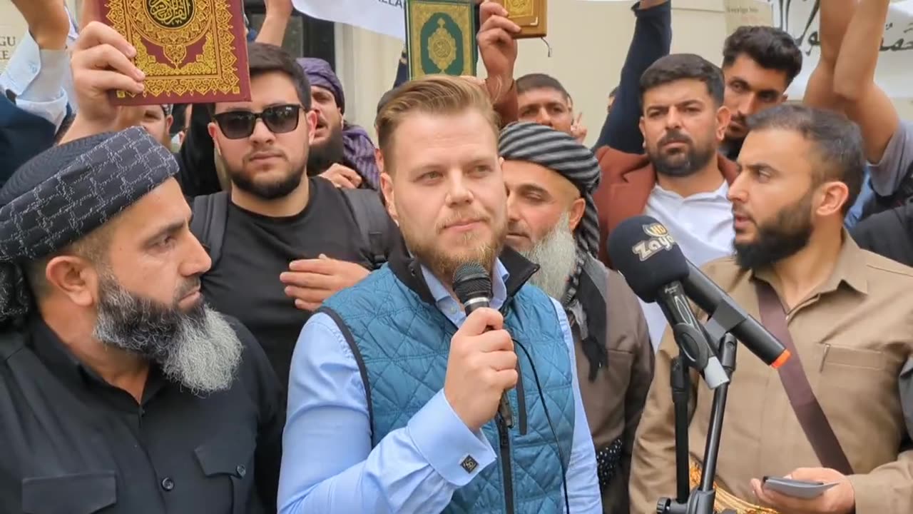 Check out this piece of shit in Sweden defending muslims