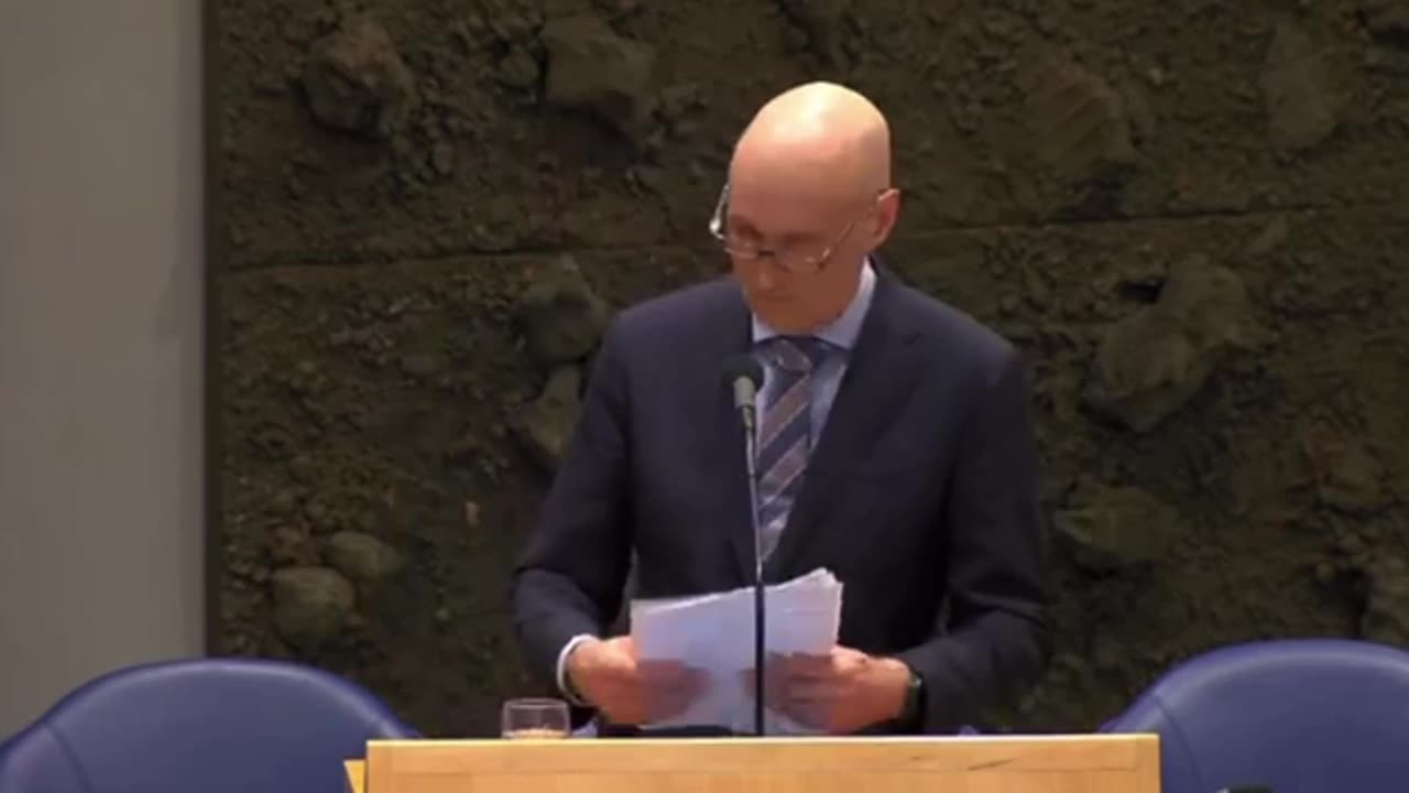 ER IS EEN MISDAAD TEGEN DE MENSELIJKHEID GAANDE EN MINISTER ERNST KUIPERS WEET DIT!