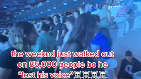 the weeknd just walked on85,000 people bc h “lost his voice"