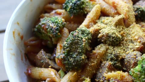 QUICK & EASY VEGAN PASTA IN LESS THAN 10 MINUTES