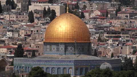 Thousands attend Ramadan prayers in Jerusalem