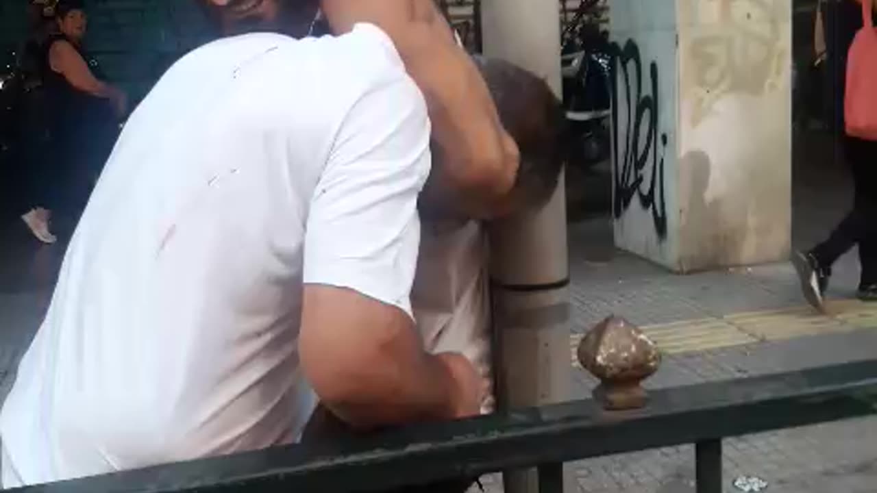 ΞΥΛΟΔΑΡΜΟΣ ΠΡΕΖΑΚΗΔΩΝ ΣΤΟ ΚΕΝΤΡΟ ΤΗΣ ΑΘΗΝΑΣ - ΕΠΕΜΒΑΣΗ Π.Ο.Ε.Α