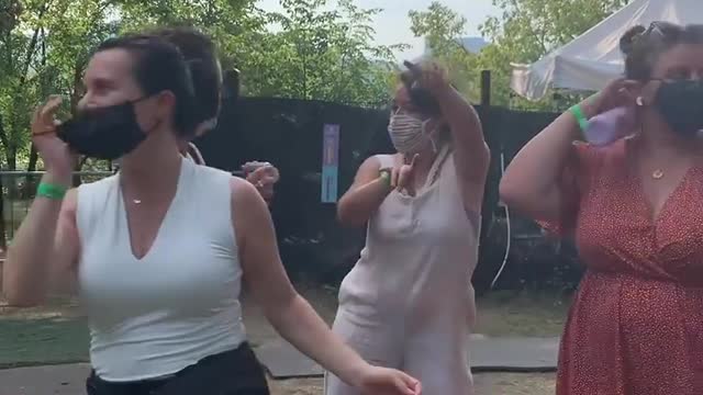 Valérie Plante Went To Piknic Électronik On Saturday & Showed Off Her Dance Moves (VIDEO)