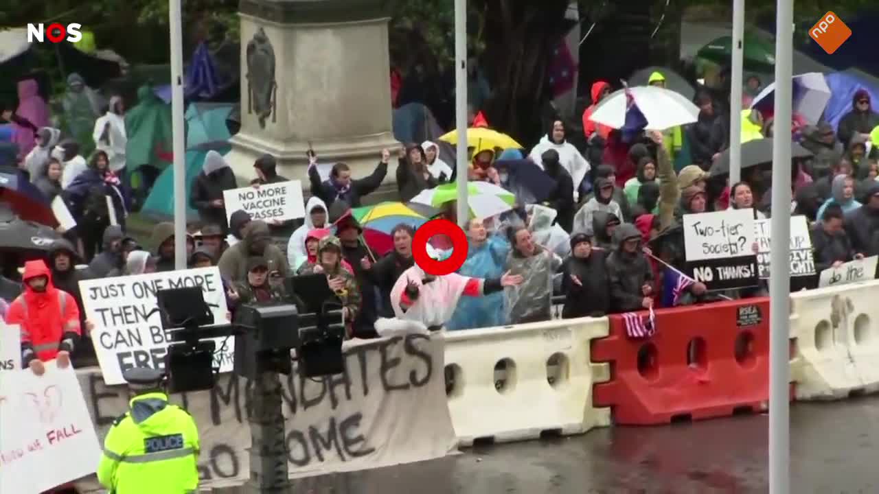 New Zealand Police Use Annoying Songs Against Corona Protesters, But Most Stay and Sing and Dance