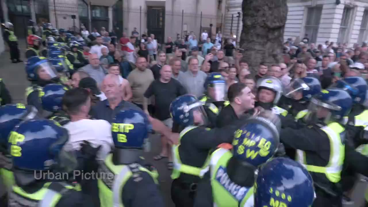 Shocking footage shows metropolitan police walking up to a protester, minding