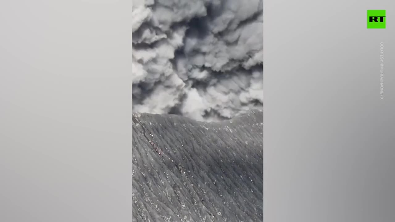 Low IQ tourists flee eruption after ignoring volcano warnings