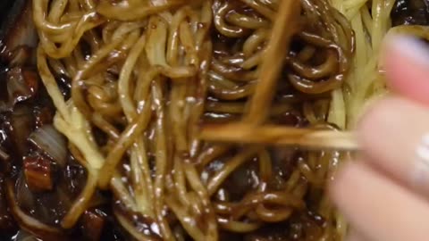 Jajangmyeon can't look more delicious than this 🙄🍜🍱🍚