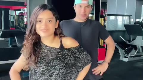 Me encanta bailar con esta chica Garayar